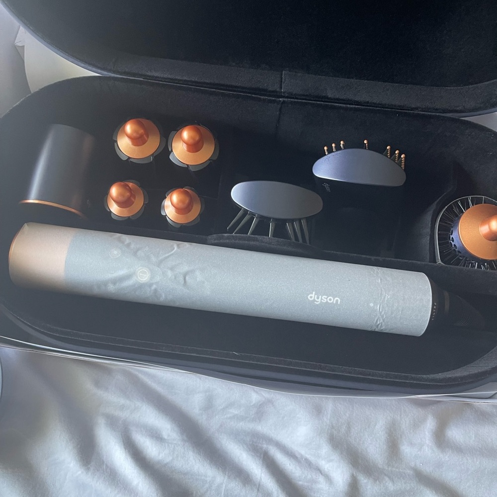 Dyson Airwrap complete gift set